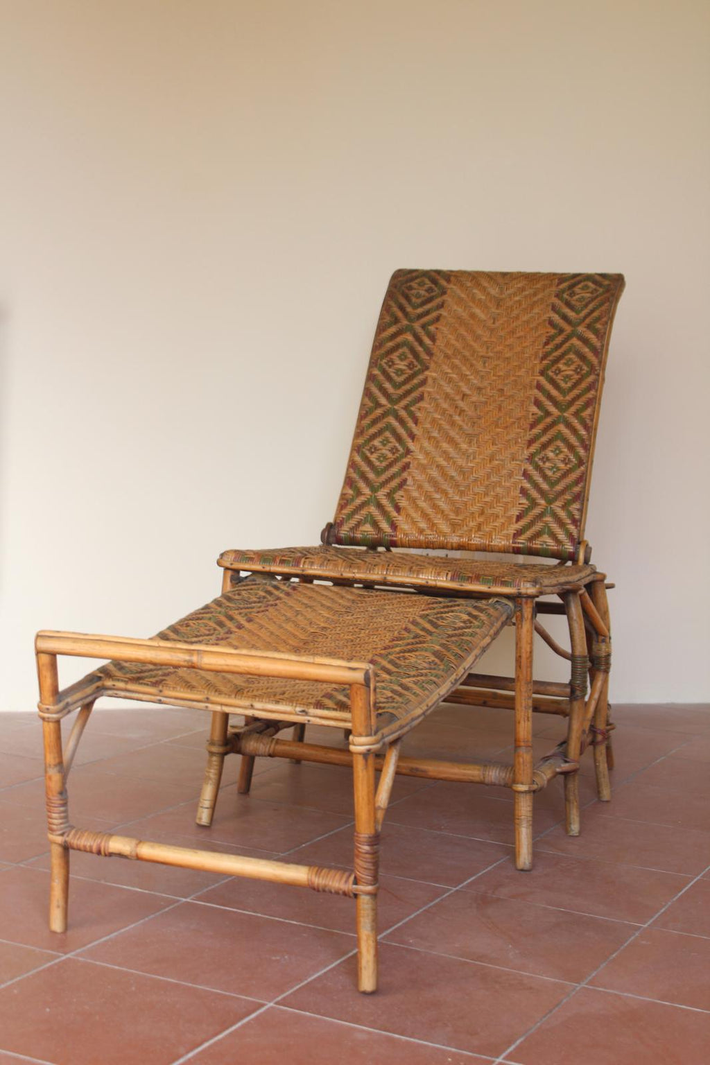 Woven rattan chaise longue