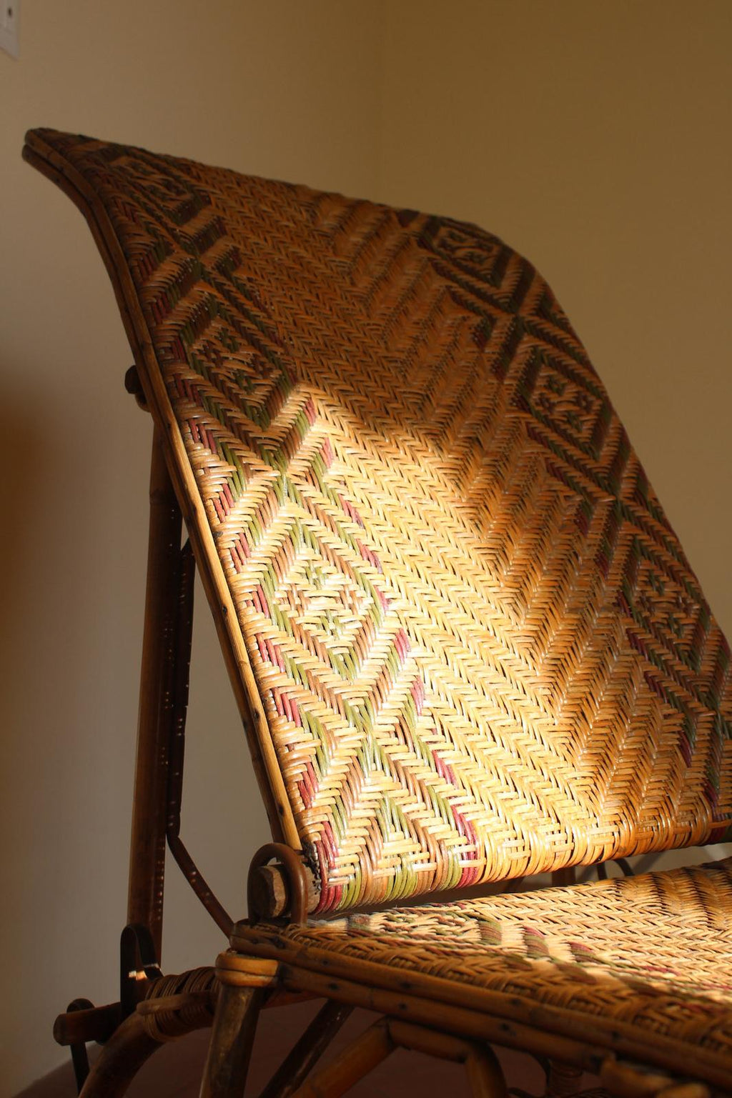 Woven rattan chaise longue